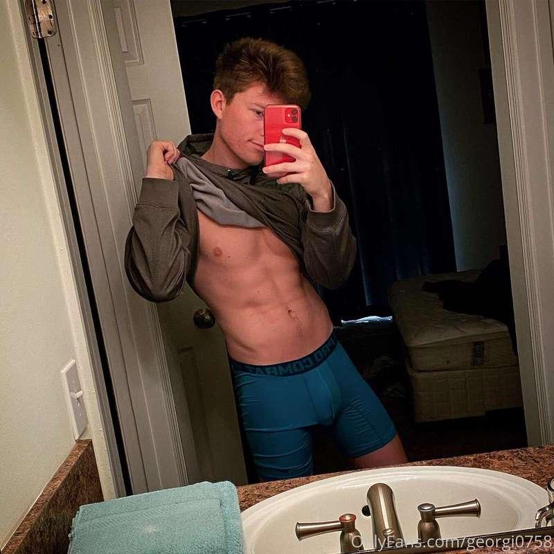 🥵 🔥 Check out this college stud! 
@finsceal
Take advantage o..