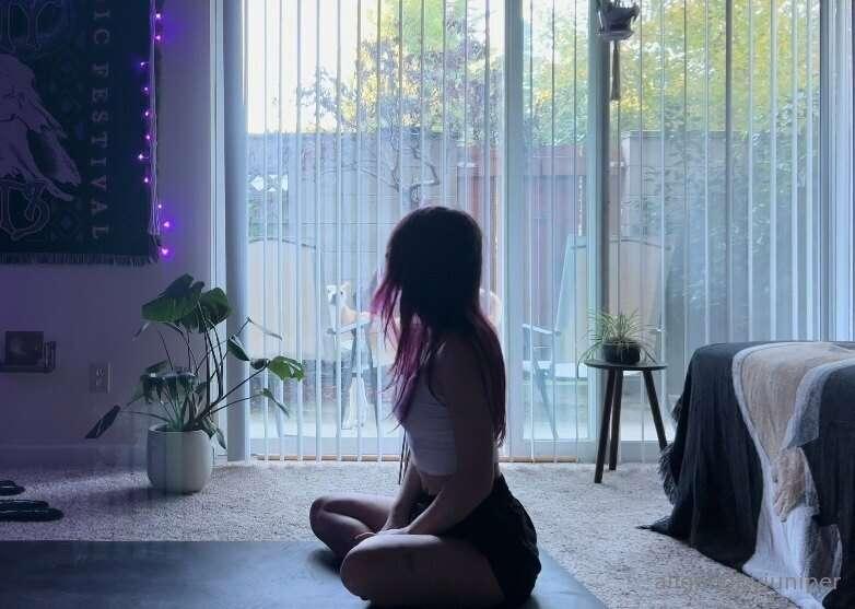 Kicking off the week with some yoga bliss😌