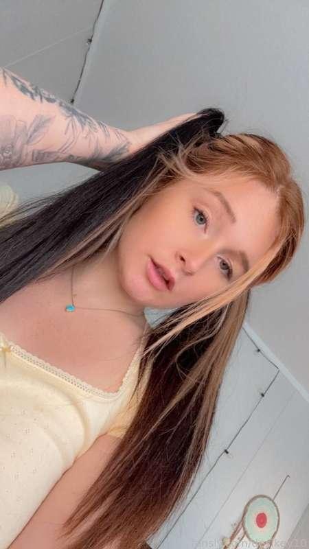 does your cock need a kiss 💋? 

#fyp #pussy #tits #bigtits #ass #bigass #anal #fetish #roleplay #mommy #toys #hugetoys #sex #redhead #tatted #kink