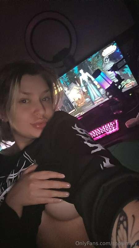 Are you also planing to play SoD in WoW? Do you need a gamer..