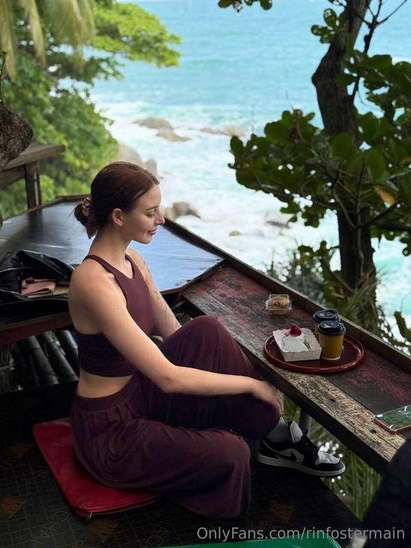 Woke up, threw on something comfy, found this view… and wow ..