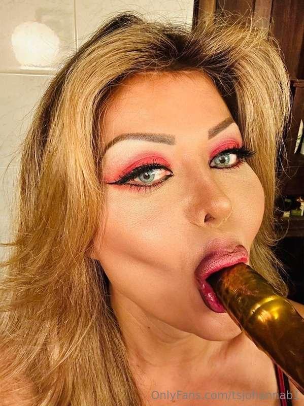 Do you want to see how naughty I can really be? 🥵🤭😈
