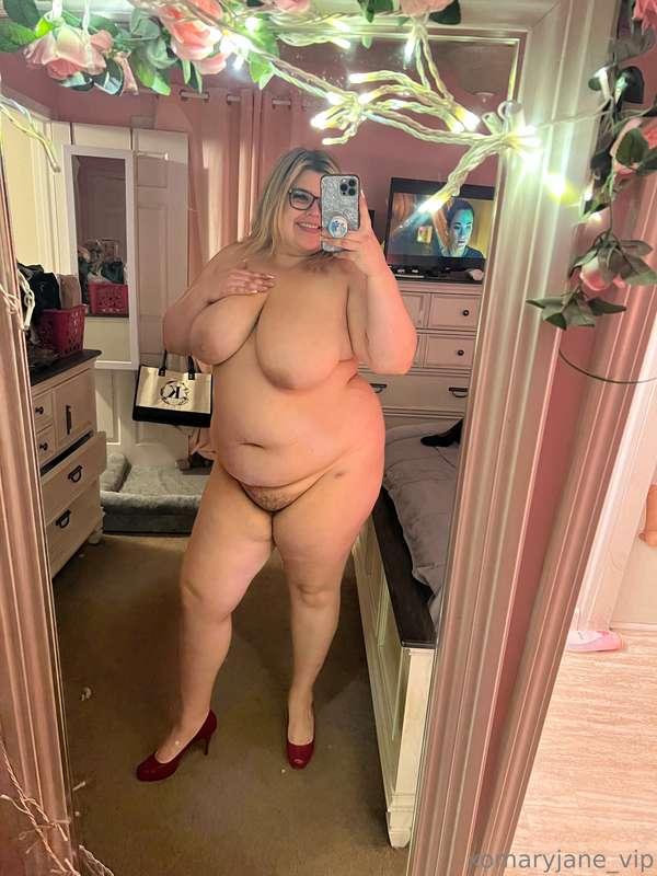 How do I look only wearing red heels?😋❤️