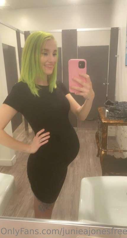 Bump is getting big 💚 DM me for customs 💚