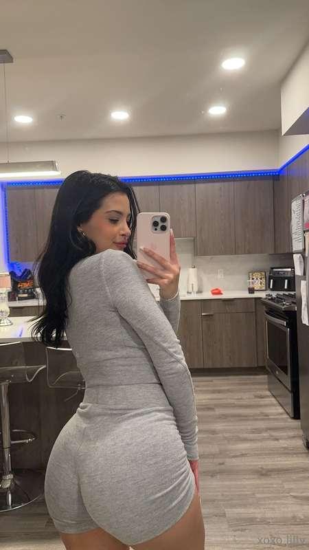 Every 🍑 in my comments is a booty tap ;)