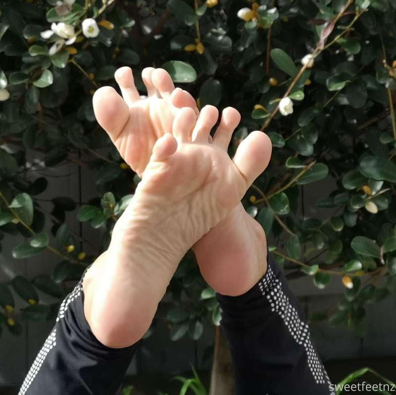 Sunshine toe Spread