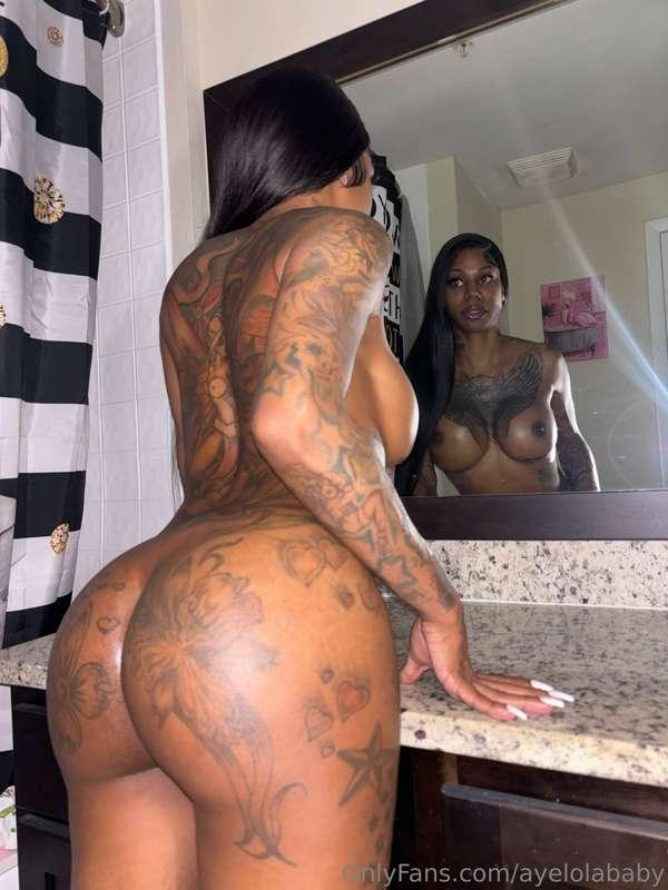 Look inside the mirror, goddamn, I'm that bi*ch
