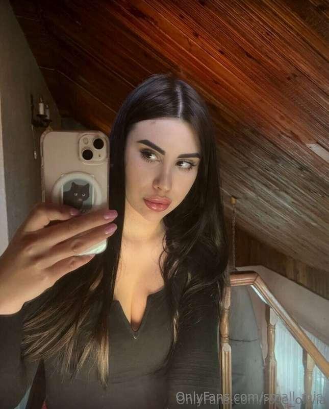 😍 @rose_olivia has a temporarily free profile 😲🎁 to play 💥 w..