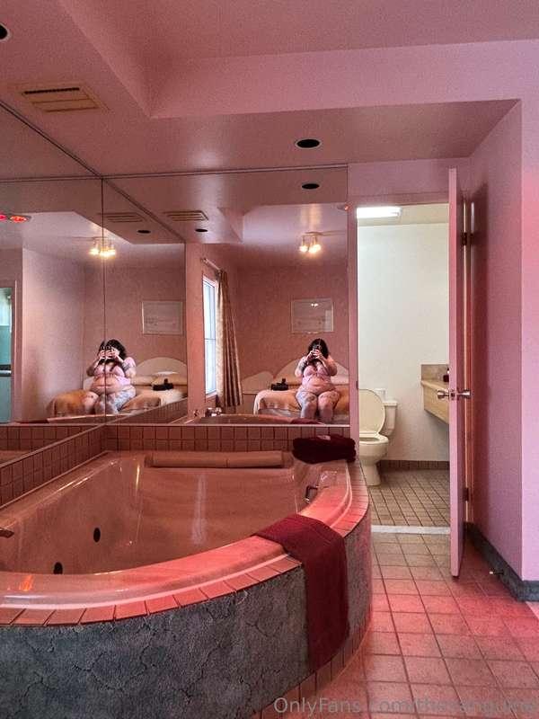shot some portraits in a pink motel yesterday 💕 excited to s..