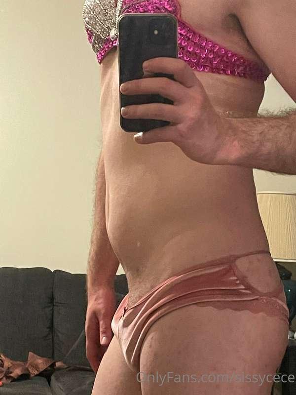 Just got a new rave bra, anyone wanna dance with me? 😜🥰