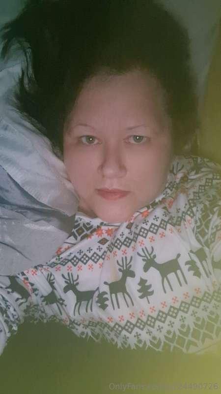 I can't sleep, wanna come cuddle me baby xx