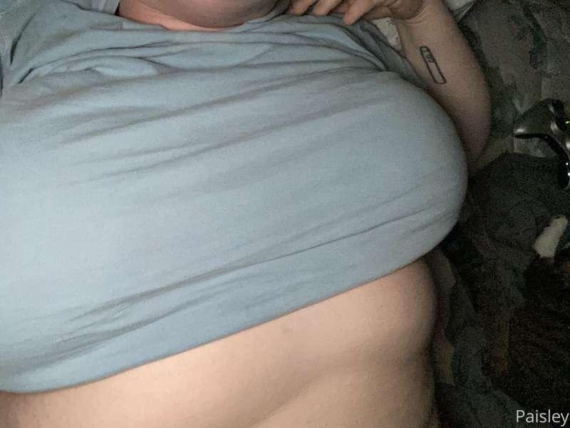 Want me to uncover them daddy?

Go watch me play with my tit..
