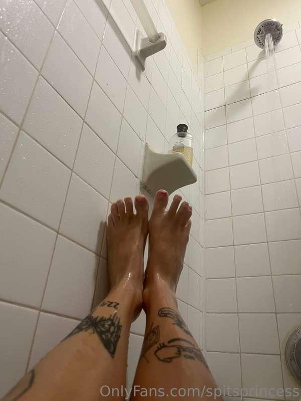 look at these toes 😍😍😍😍 who is going to tip me so I can get ..