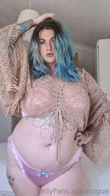Do you like this outfit on me?