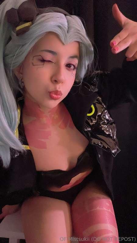 My Rebecca cosplay for ALA was AMAZING, here’s free pics to ..