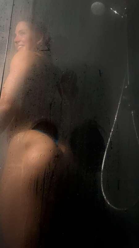 get wet with me 😍
