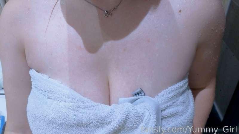 #shower #bigboobs #riding #redhead 
- dildo riding in the shower 