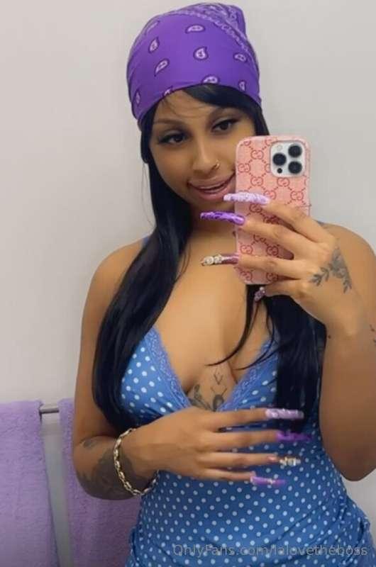### just so ya know my bottoms are off too 😘