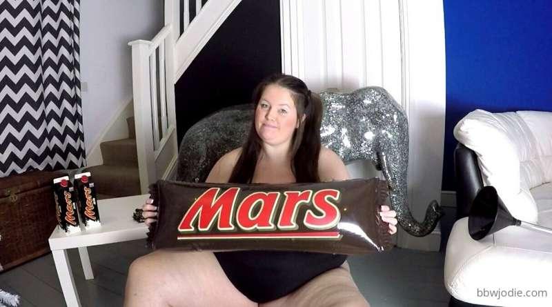 Wish chocolate bars were really this big 😂.
