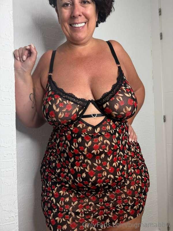 Slide your cock in between my titties 🍆