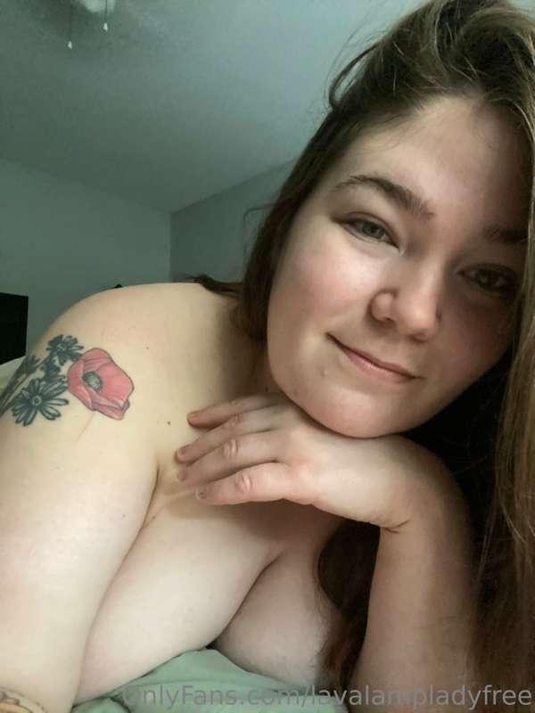 Do you think I’m pretty daddy? 🥺👉🏻👈🏻