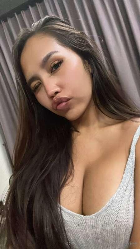 Imagine my big lips around ur cock 🍆💋