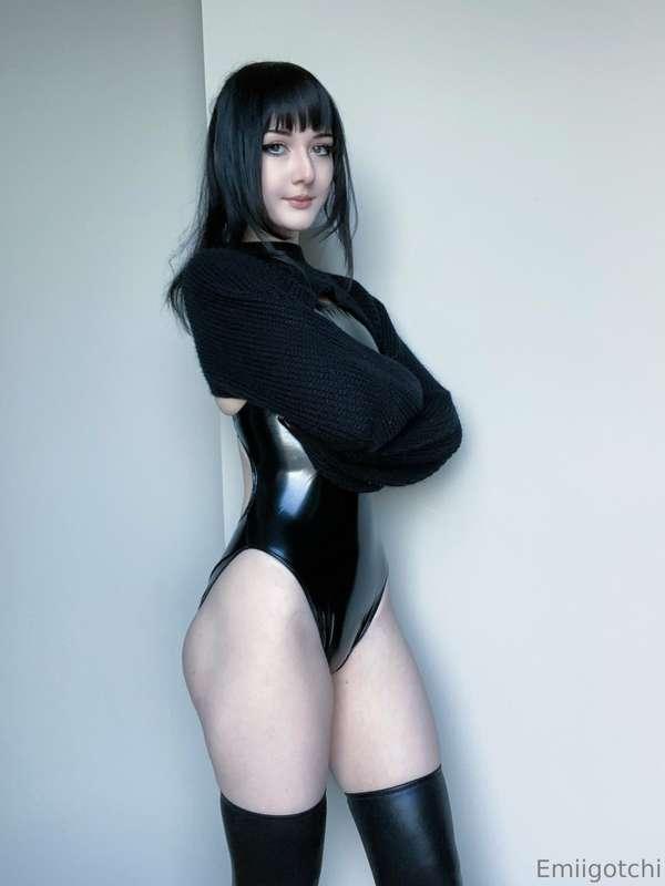 I looove the look of latex 😍 I’d love to get some latex thig..