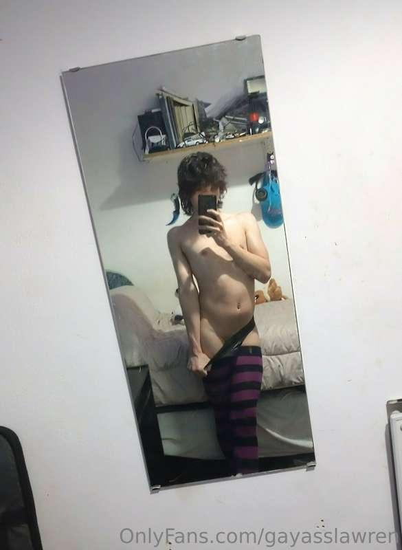 anyone wanna see what's under my jockstrap~?