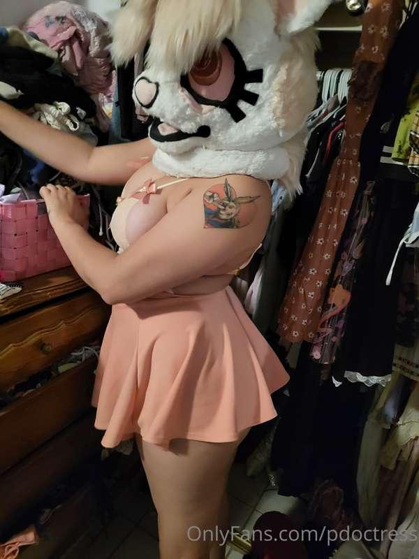 Wanna help me do laundry today? :3c I'll let you sniff the d..