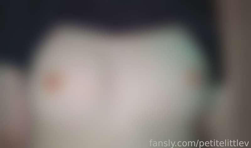 petitelittlev image #1