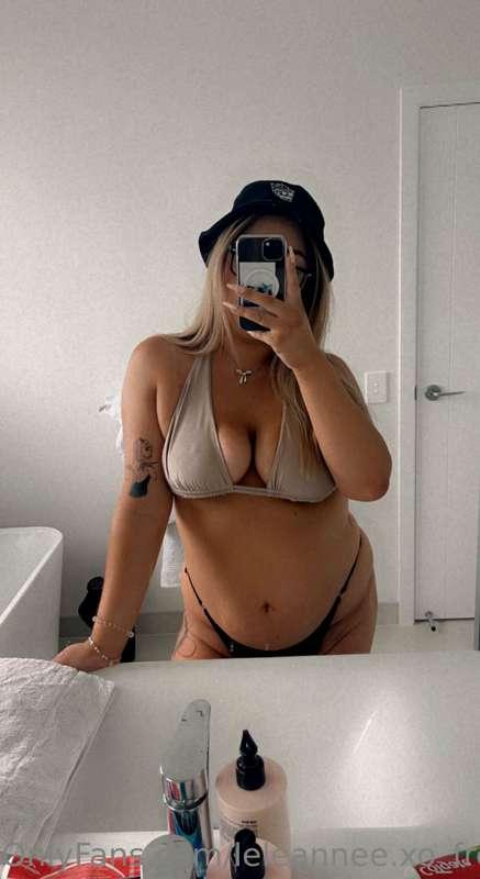 And another 
Just so y’all think I only ever wear a bikini h..