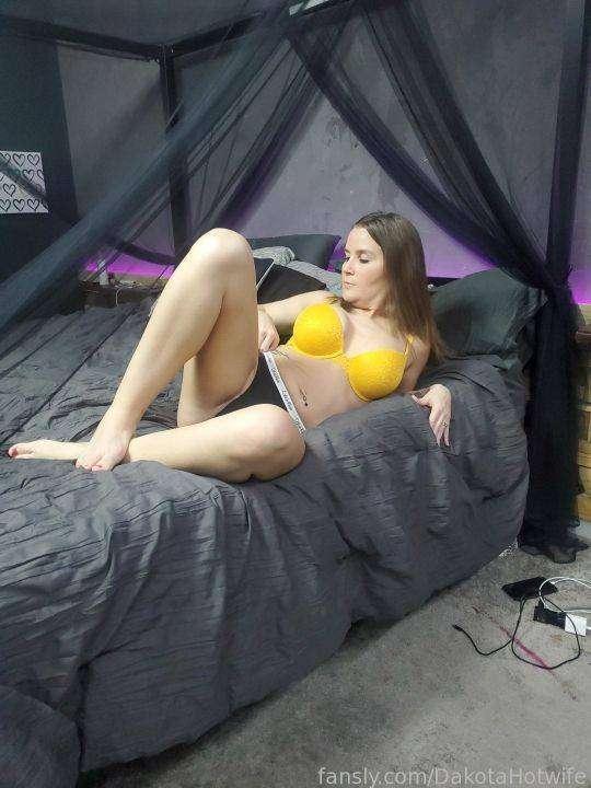 dakotahotwife image #74