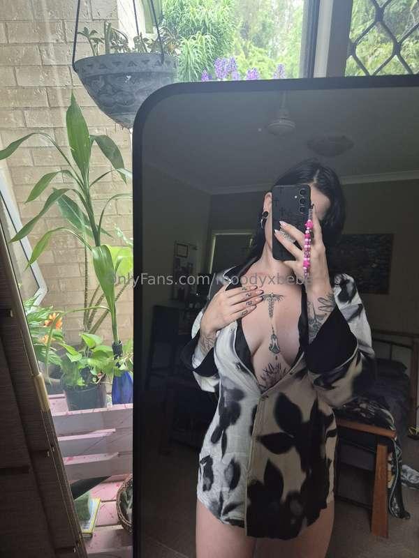 Horny and waiting for you 🖤