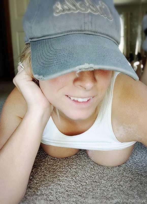 Nothing put a Cabela's hat 😍🍑👅