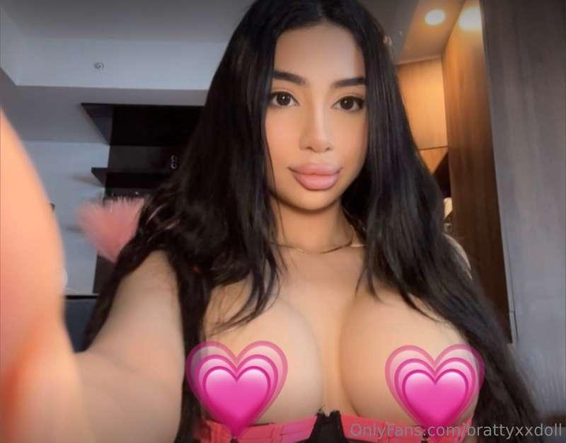 wanna see how hard my 🍒 are?🥰