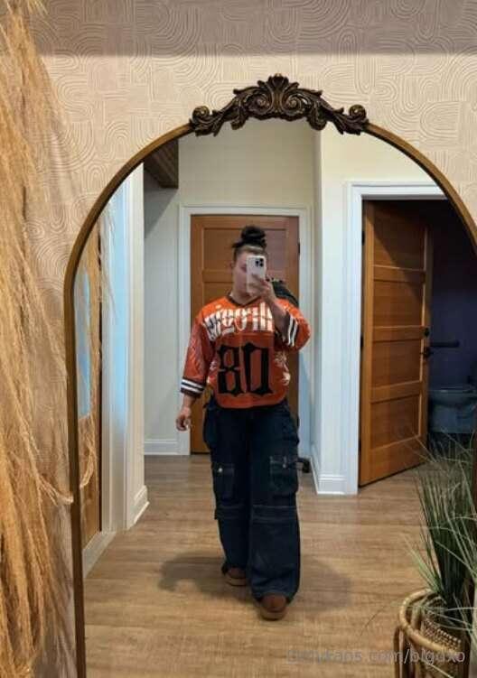 Might need a new mirror… this one can’t handle me. 🔥