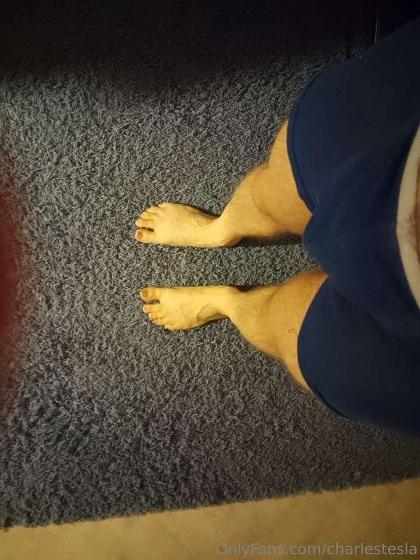 Look at my legs. You perhaps like them if feet are your feti..