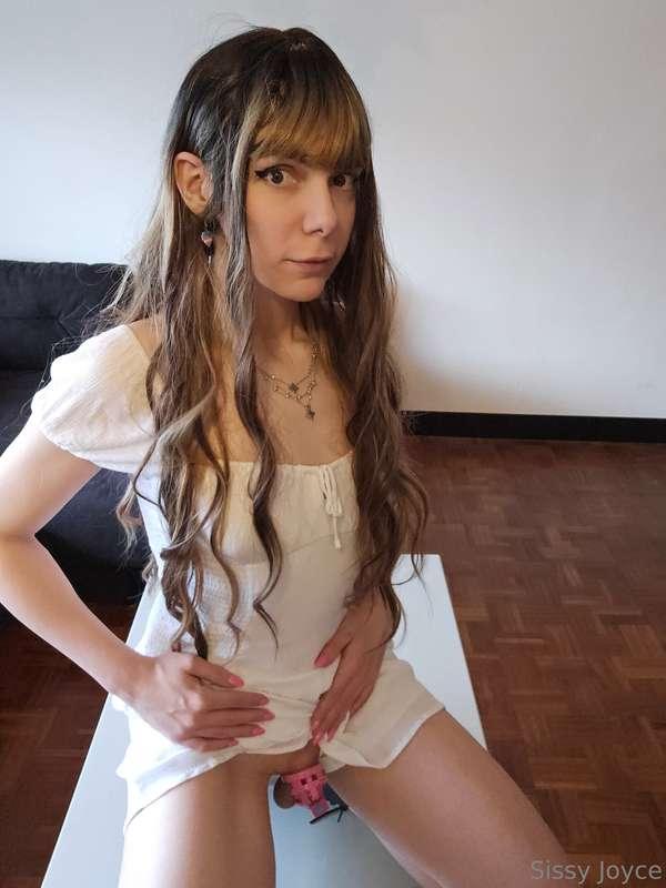 A few more submissive poses on my table haha 