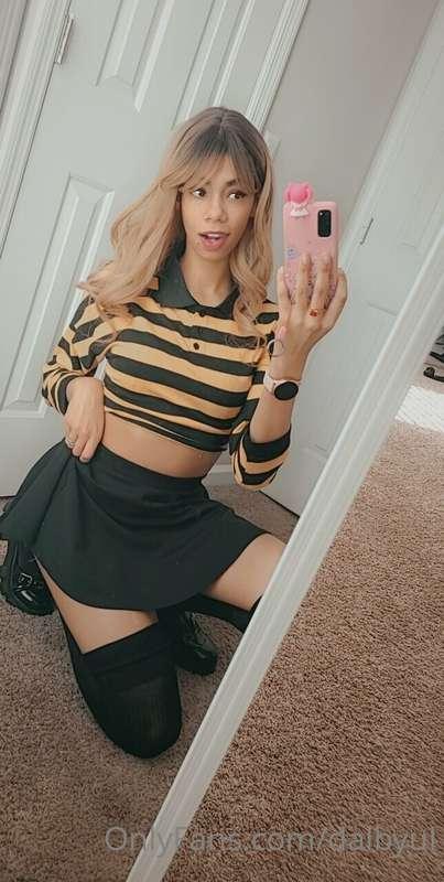 I really like this outfit, what do you think? 🖤💛

(Finally e..