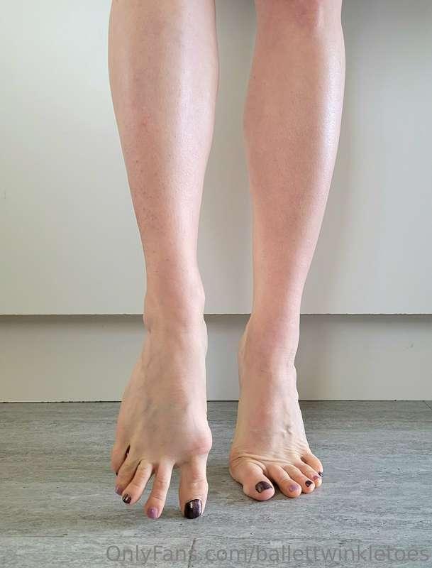 What would you do with my long and strong toes? 💅🤔