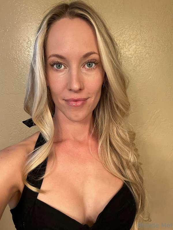 Smile or no smile?