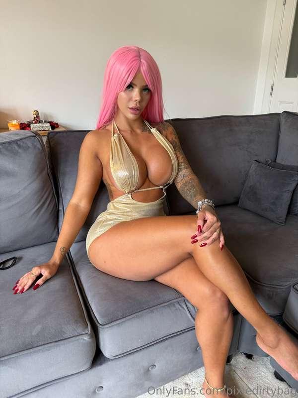 would u take me on a date dressed like this ? 