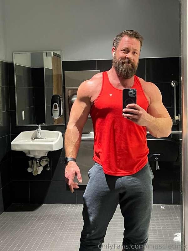 Look how big dad is getting! 💪