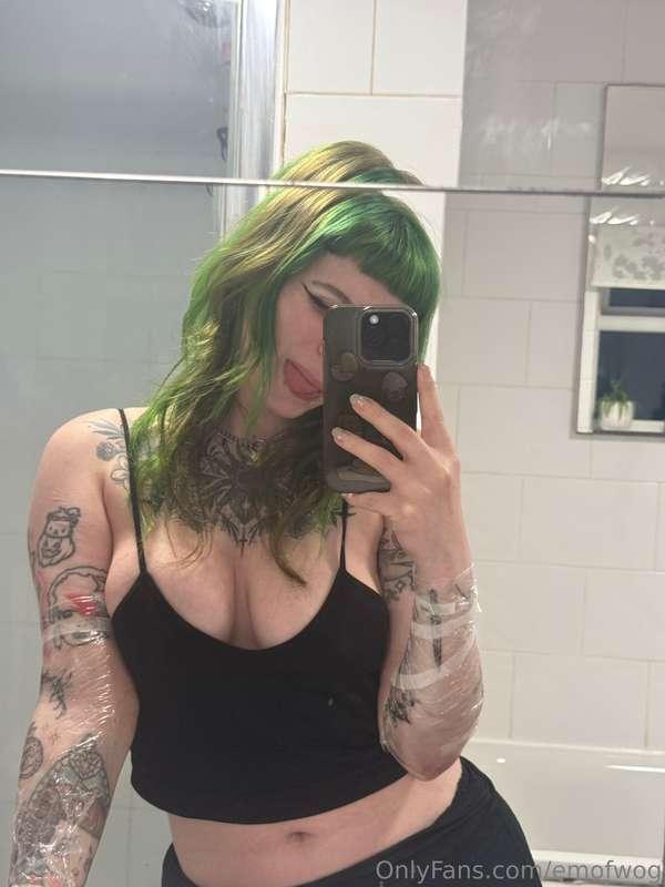 I got tattooed in 3 places today!!! need someone to come str..