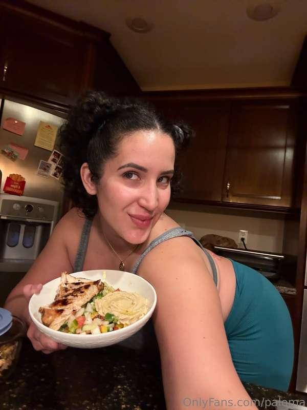 Made my Go-to Mediterranean salad with mojo chicken post gym..