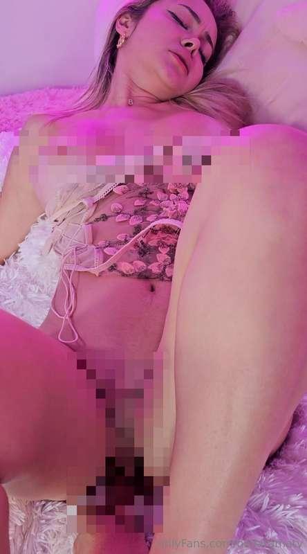 ***🚨 Brand New Masturbation Video 🚨*** I got help to masturb..