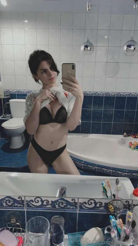 I'm going to take a shower...will you rub my back? 🥵imagine ..
