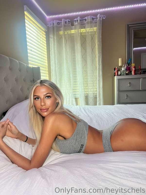 wanna join me here in my fluffy bed? 😉😈