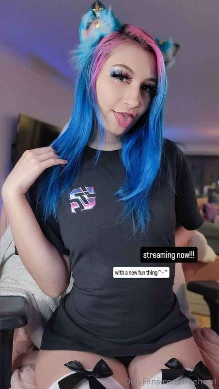 streaming now!!! with a secret new lovense toy 😈