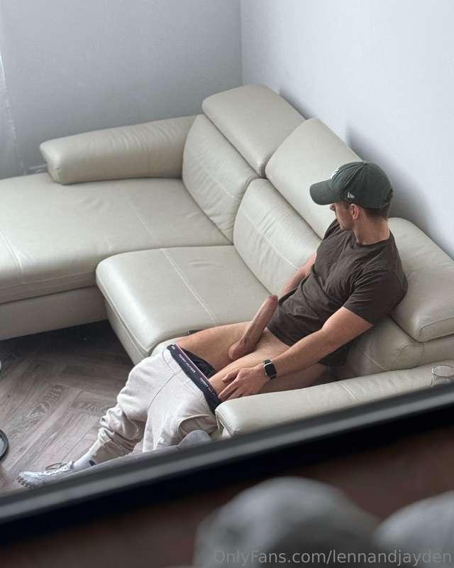 Bro has such a huge dick 👀 would you mind helping him out? 👇..